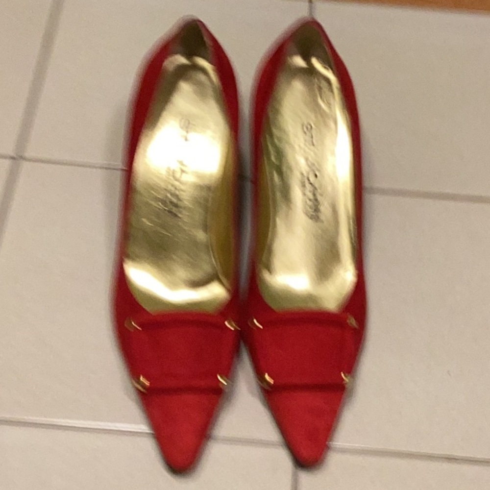 Ladies red suede pumps size 6.5 medium used